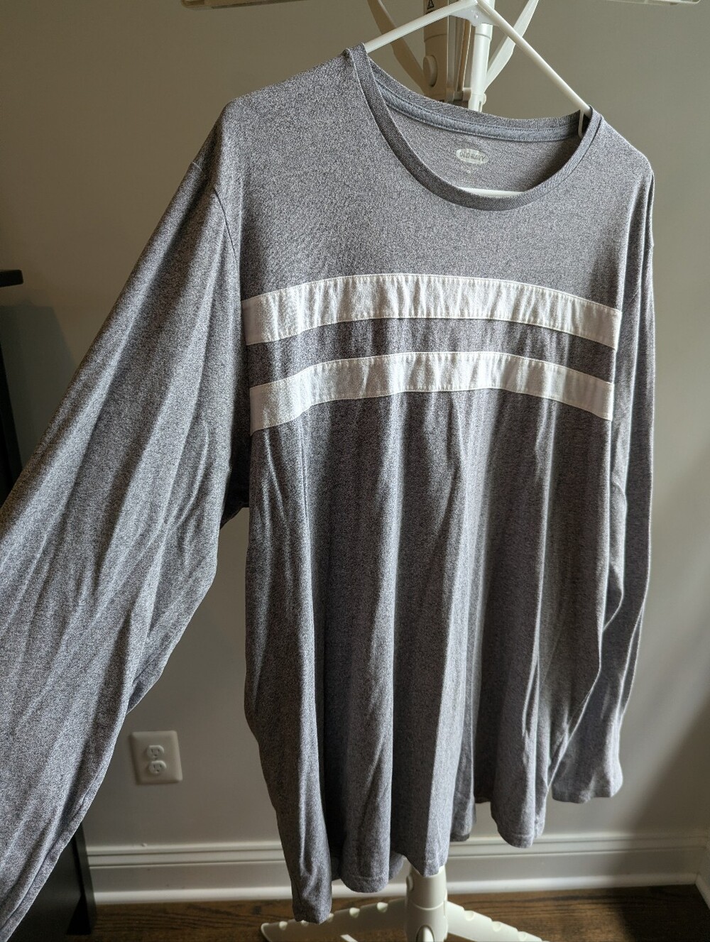Old Navy Gray Tee with White Stripes XXL Tall